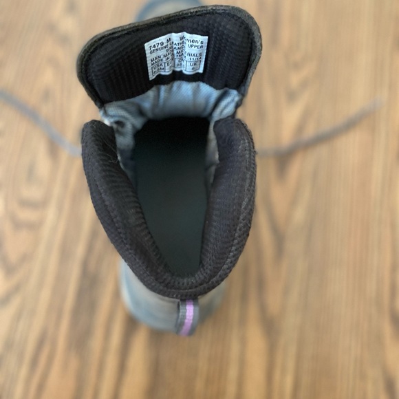 Used Vasque Hiking Boot - Picture 5 of 9